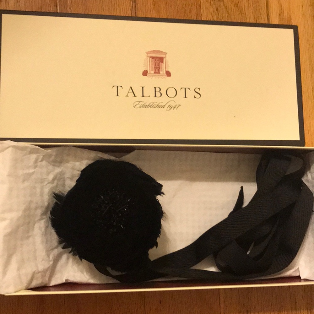 Accessory/ hair or belt.